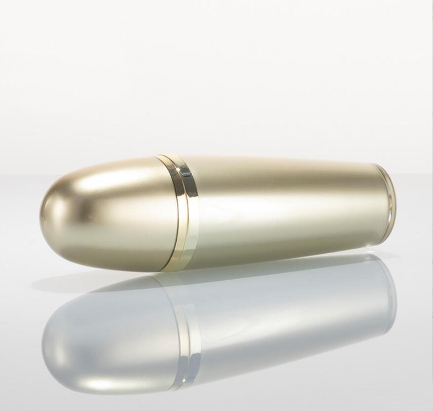 Botella con bomba acrílica en  - Essence Serum Toner reseña y precio