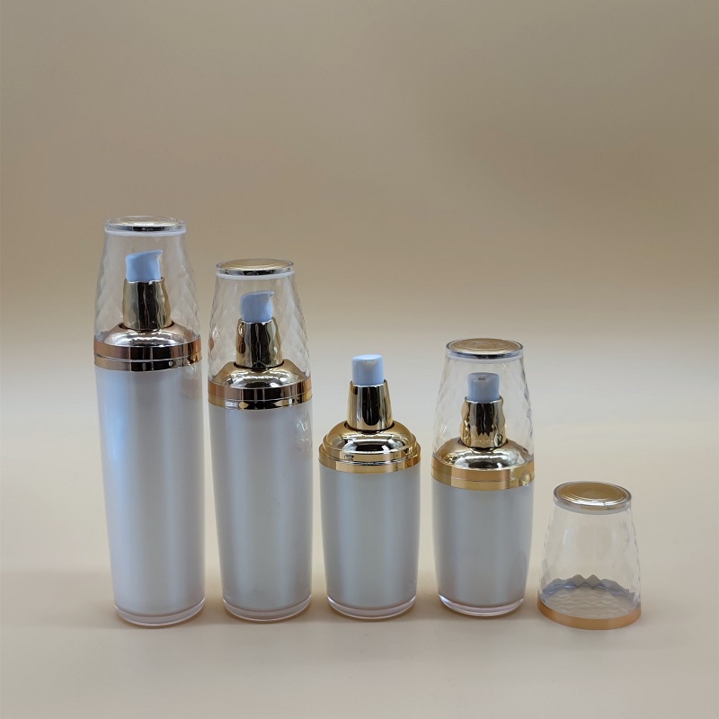 Botella con bomba acrílica en  - Essence Serum Toner reseña y precio